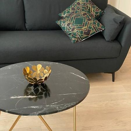 Brand New 1 Bedroom Flat With Parking- 5 Min Paris Pte De Versailles Issy-les-Moulineaux Buitenkant foto