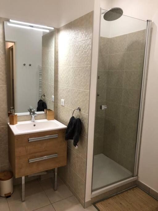 Brand New 1 Bedroom Flat With Parking- 5 Min Paris Pte De Versailles Issy-les-Moulineaux Buitenkant foto